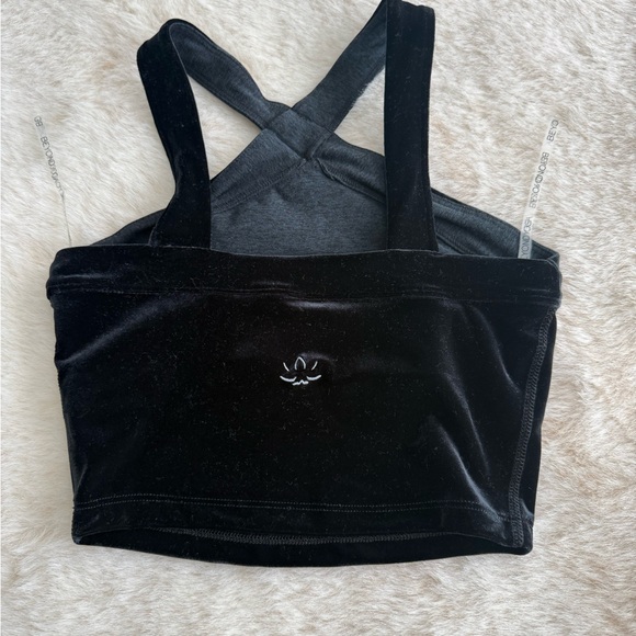 NWT! Beyond Yoga velvet converge cropped tank black size XS - Picture 6 of 7
